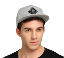 Charger l'image dans la galerie, Casquette 1977 (2 couleurs disponibles)