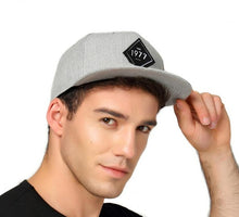 Charger l'image dans la galerie, Casquette 1977 (2 couleurs disponibles)