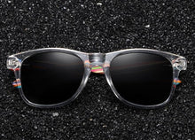 Charger l'image dans la galerie, Lunettes de soleil L'arc en ciel Noir (branches en bois)