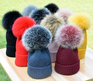 Bonnet Pompon Luxe Winter (15 couleurs disponibles), tailles adulte et enfant.